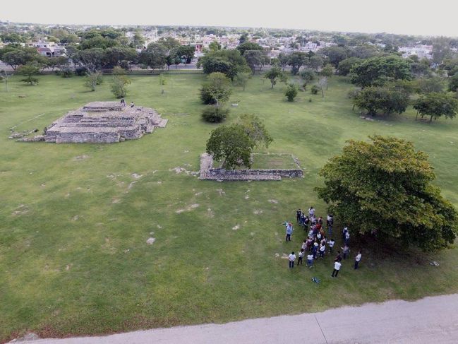 Presentan Tour Arqueológico de Mérida en parques públicos